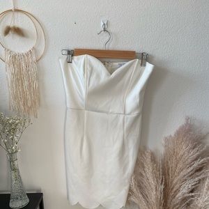 Sweetheart body con with scallop hem